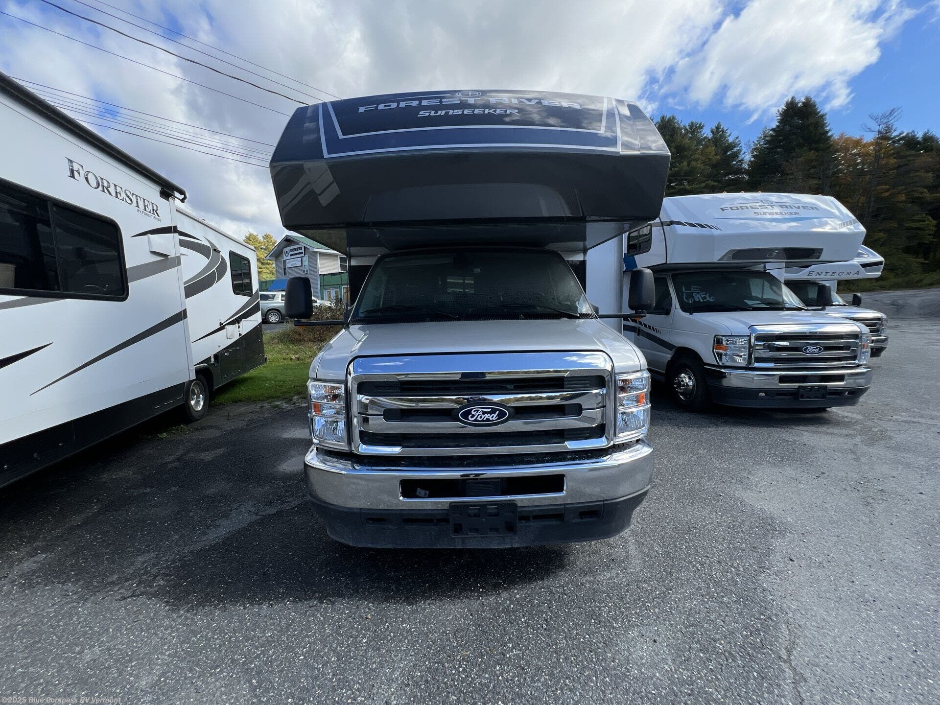 New 2026 Forest River Sunseeker 2860DS available in East Montpelier, Vermont