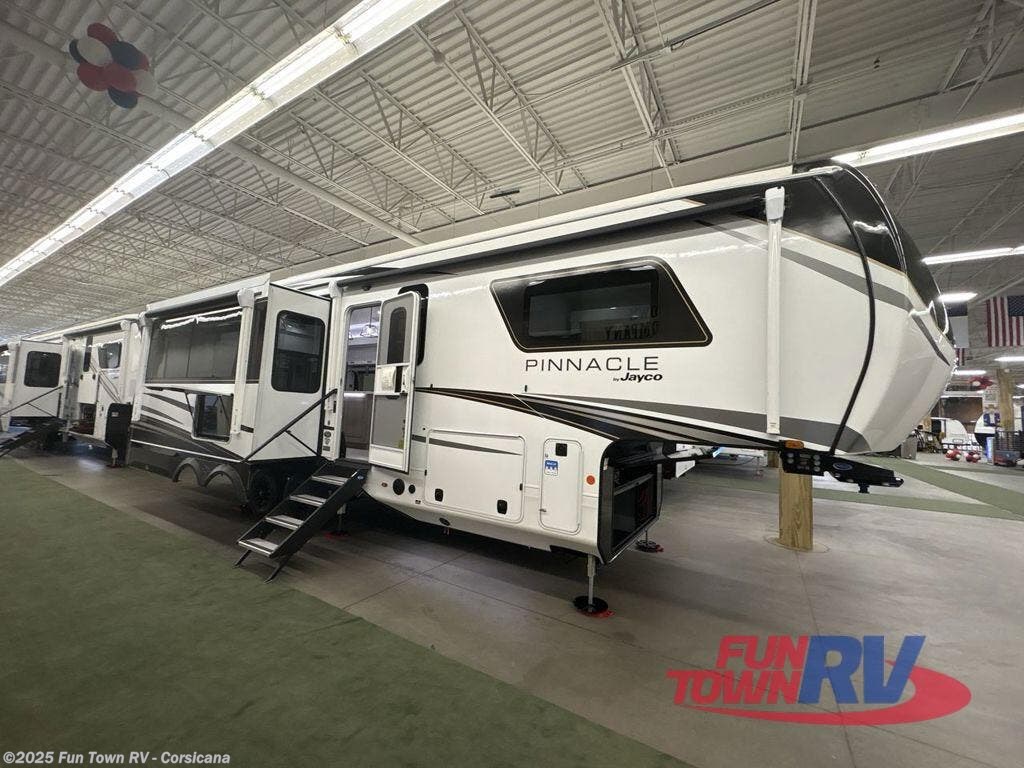 New 2026 Jayco Pinnacle 32RLTS available in Corsicana, Texas