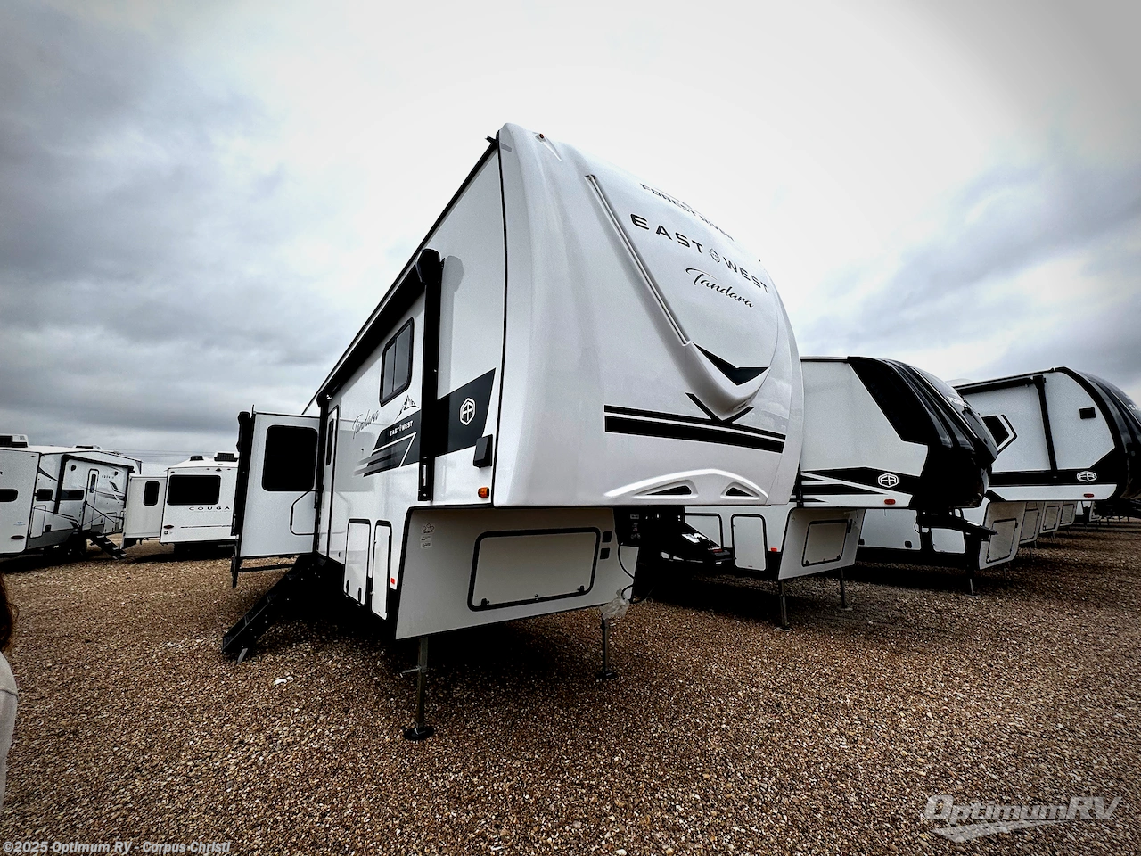 New 2026 East to West Tandara 387BH available in Robstown, Texas