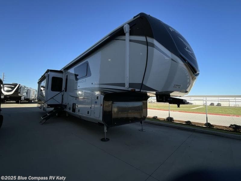 New 2025 Jayco Pinnacle 38FBRK available in Katy, Texas