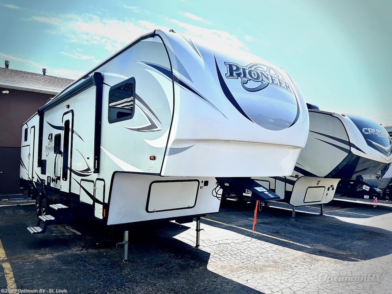 Used 2018 Heartland Pioneer 322 available in Festus, Missouri