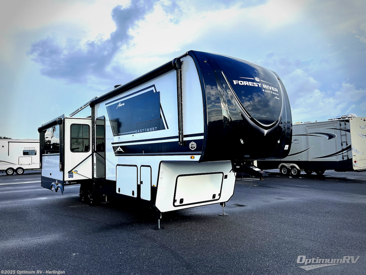 New 2025 East to West Ahara 325RL available in La Feria, Texas