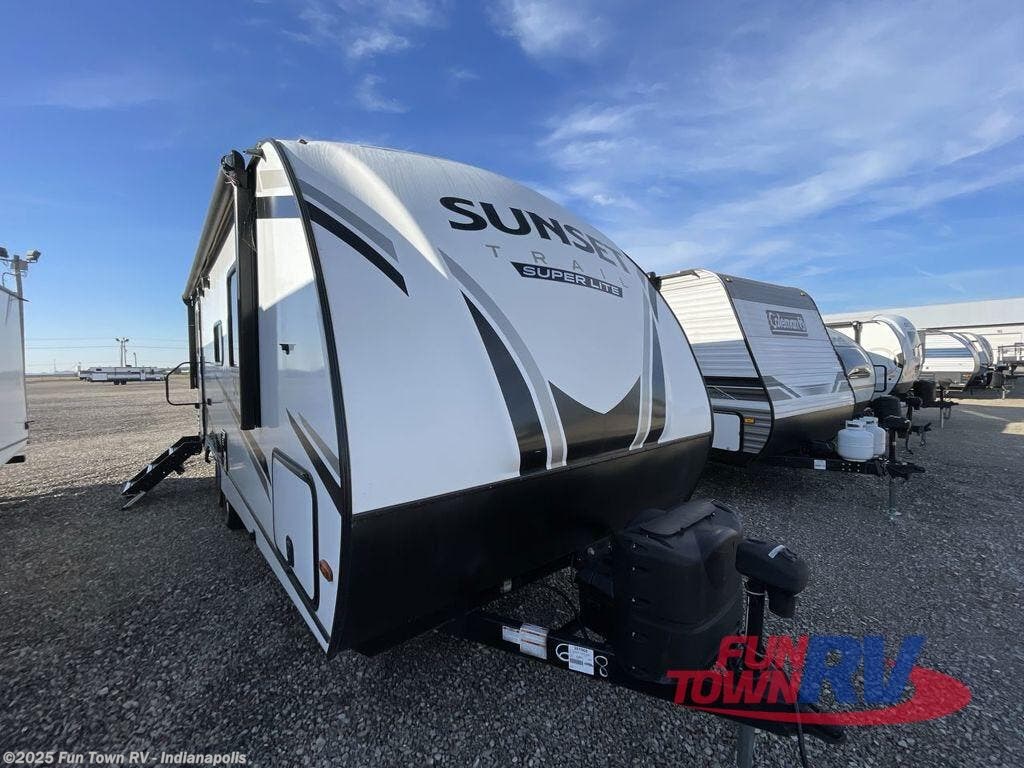 Used 2022 CrossRoads Sunset Trail SS212RB available in Edinburgh, Indiana