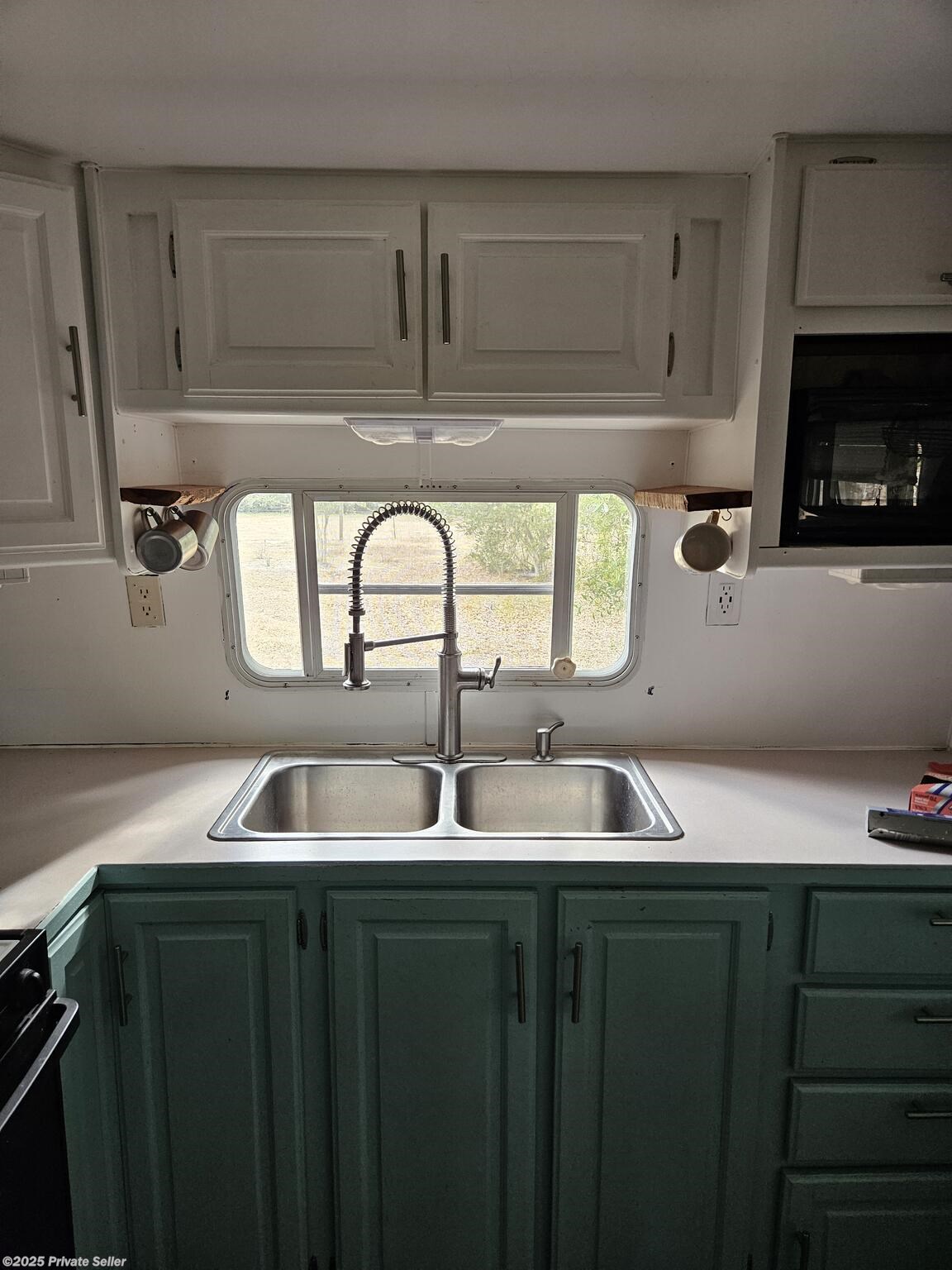Used 1998 SunnyBrook rear kitchen, mid living, BR in nose available in Lawtey, Florida