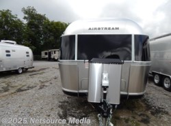 New 2018 Airstream Classic 33FB available in Louisville, Tennessee