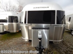 New 2018 Airstream Flying Cloud 30RBQ available in Louisville, Tennessee