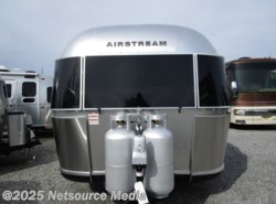 New 2019 Airstream Classic 30 RB available in Louisville, Tennessee