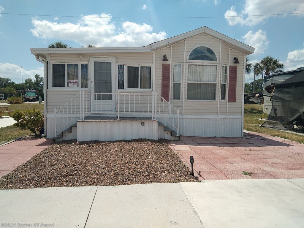 Used 1998 Skyline available in North Fort Myers, Florida