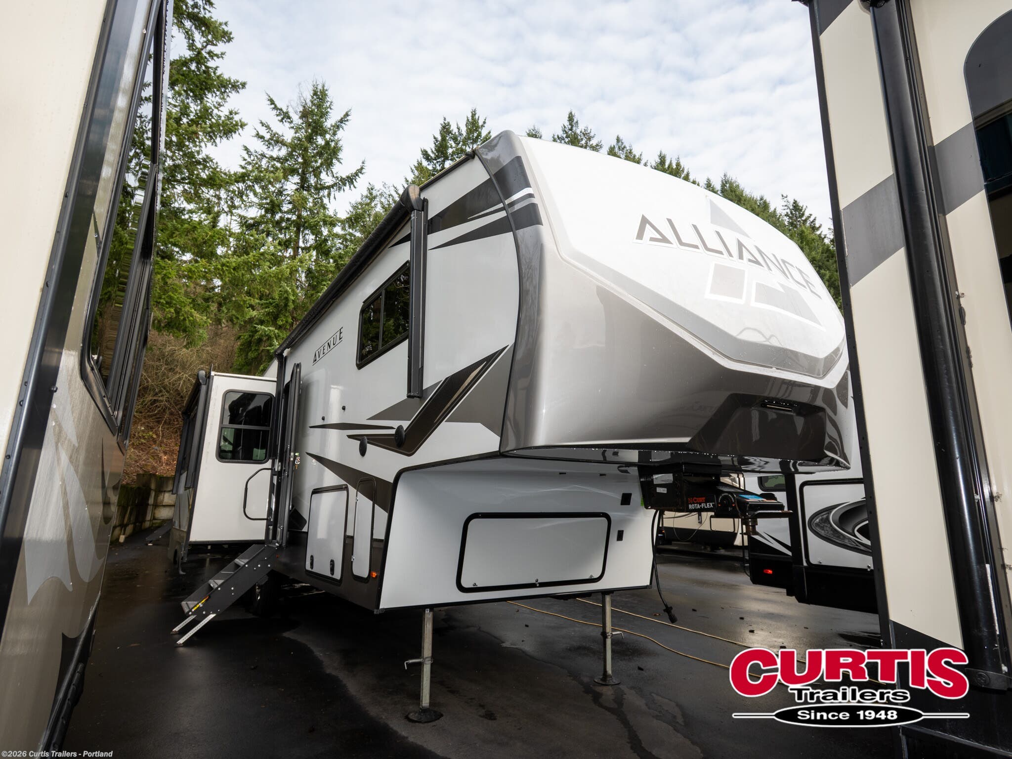 Used 2022 Alliance RV Avenue 32RLS available in Portland, Oregon