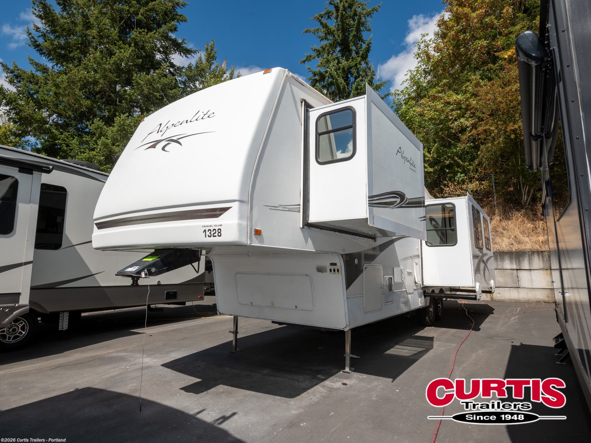 Used 2005 Western RV Alpenlite 32RK available in Portland, Oregon