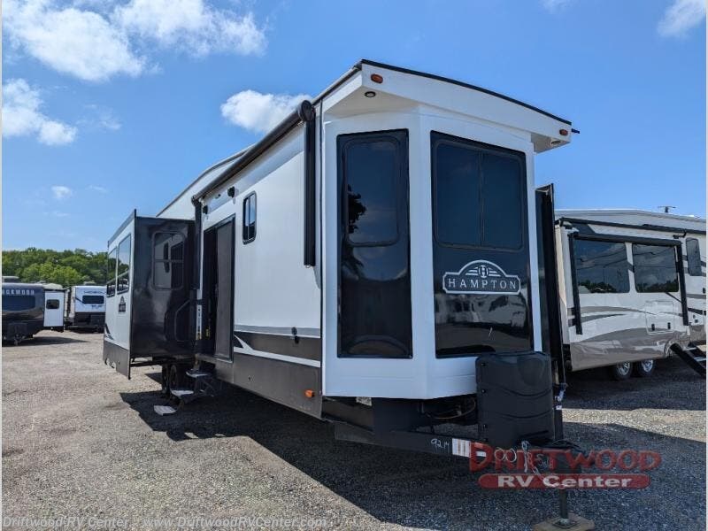 Used 2023 CrossRoads Hampton HP364MBL available in Clermont, New Jersey