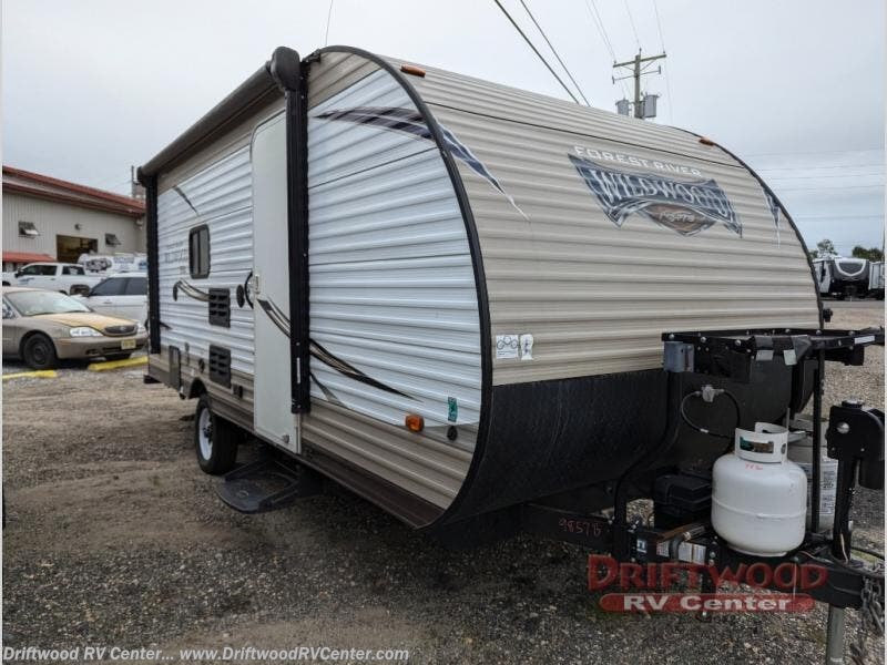 Used 2017 Forest River Wildwood X-Lite FSX 197BH available in Clermont, New Jersey