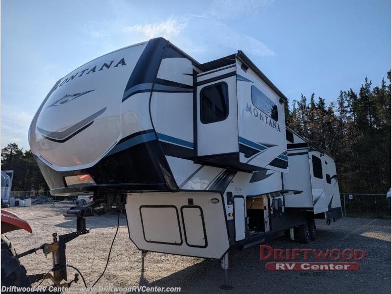 Used 2021 Keystone Montana 3855BR available in Clermont, New Jersey