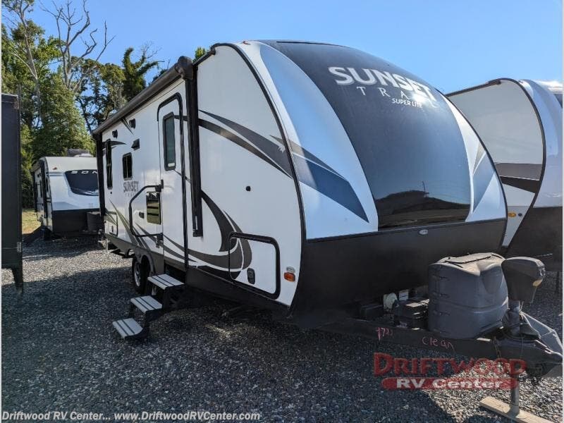 Used 2018 CrossRoads Sunset Trail Super Lite SS200RD available in Clermont, New Jersey