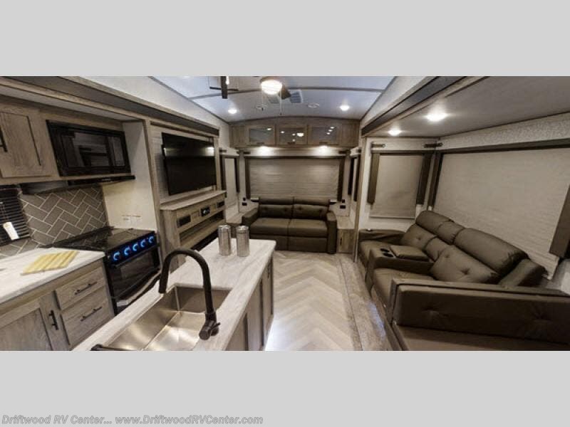 Used 2021 Forest River Wildwood Heritage Glen 370BL available in Clermont, New Jersey