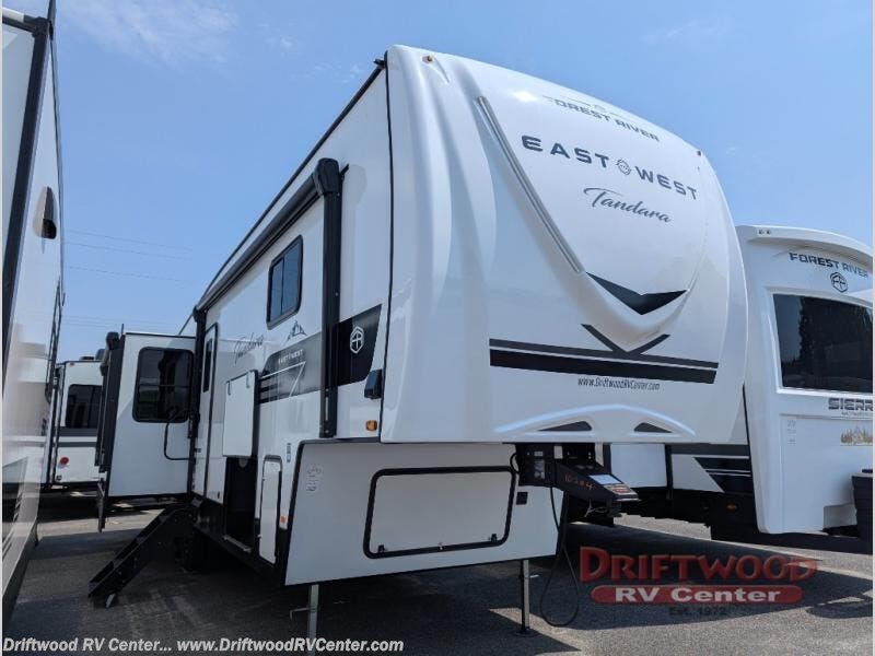 New 2027 East to West Tandara 295RL available in Clermont, New Jersey