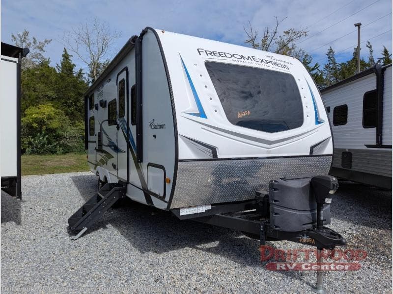 Used 2022 Coachmen Freedom Express Ultra Lite 238BHS available in Clermont, New Jersey