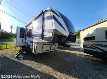Used 2020 Keystone Fuzion 373 available in Louisville, Tennessee