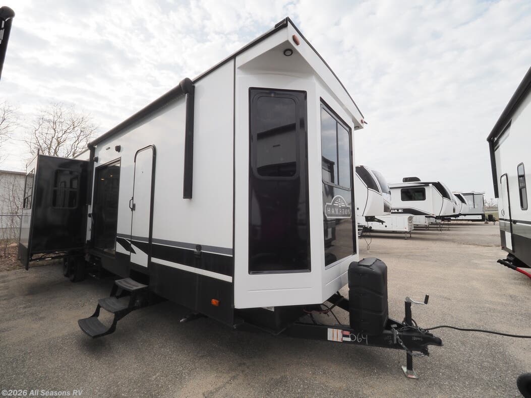New 2023 CrossRoads Hampton HP380RKS available in Muskegon, Michigan