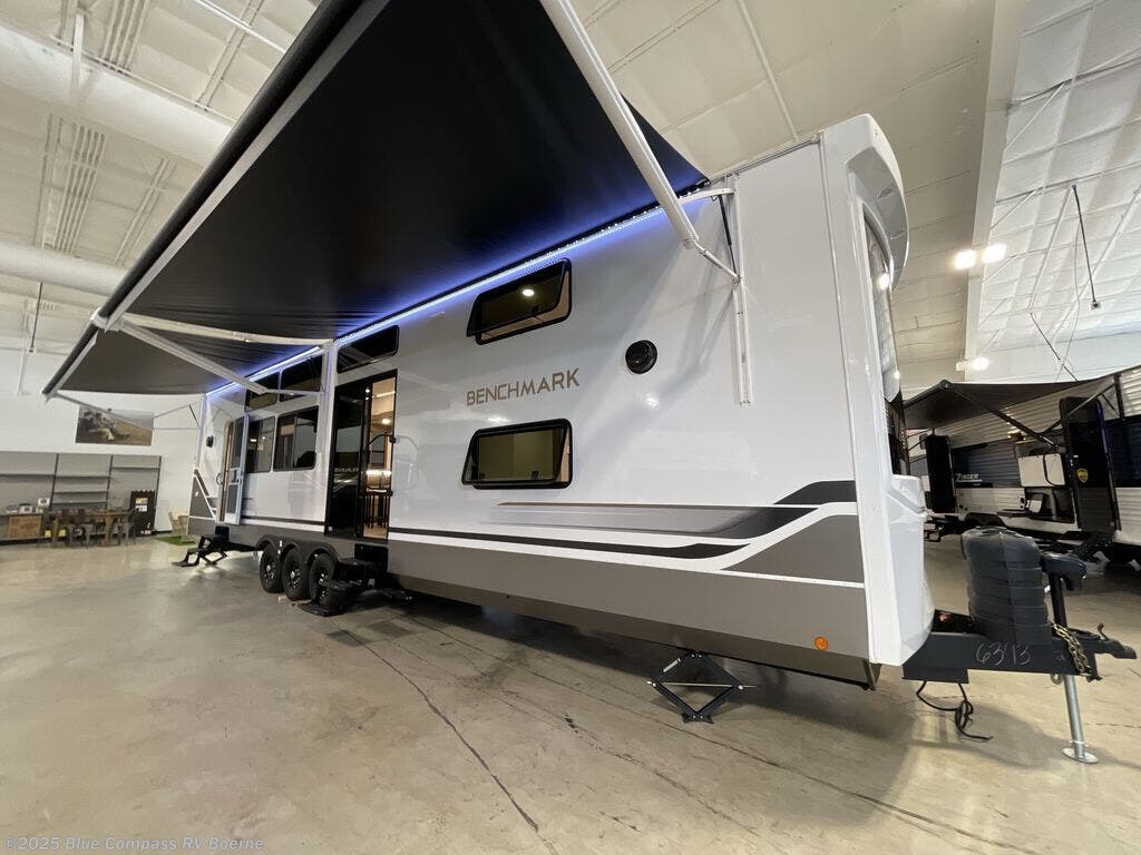 New 2025 Alliance RV Benchmark 44LFT available in Boerne, Texas