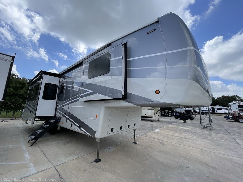 New 2025 DRV Mobile Suites 36 RSSB3 available in Boerne, Texas