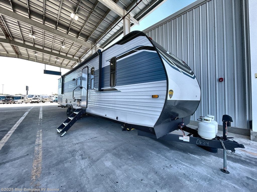 New 2025 CrossRoads Zinger 340BH available in Boerne, Texas