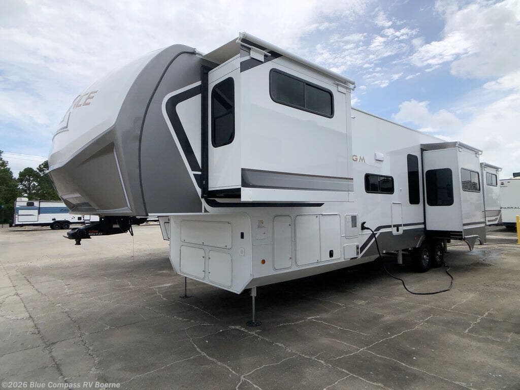 Used 2025 Alliance RV Paradigm 395DS available in Boerne, Texas