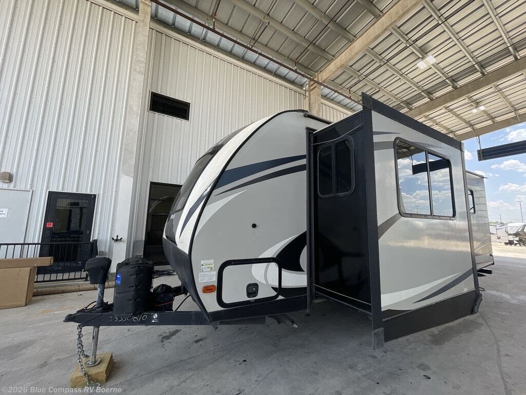 Used 2019 CrossRoads Sunset Trail Super Lite SS210FK available in Boerne, Texas