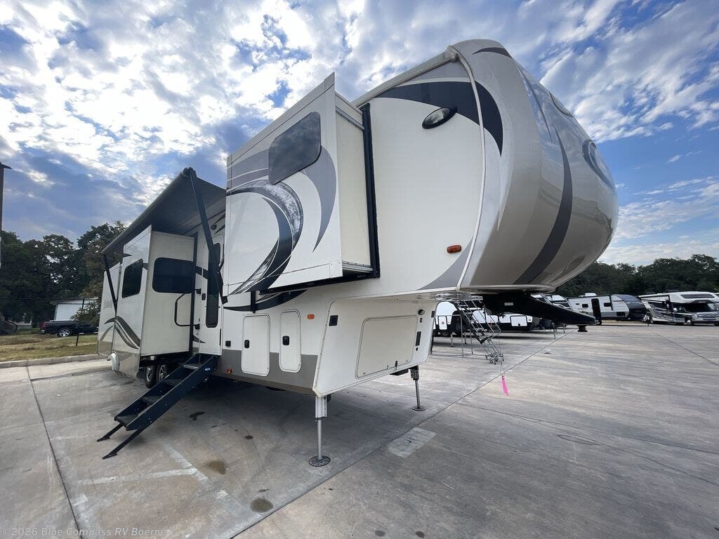 Used 2018 Palomino Columbus F386FK available in Boerne, Texas
