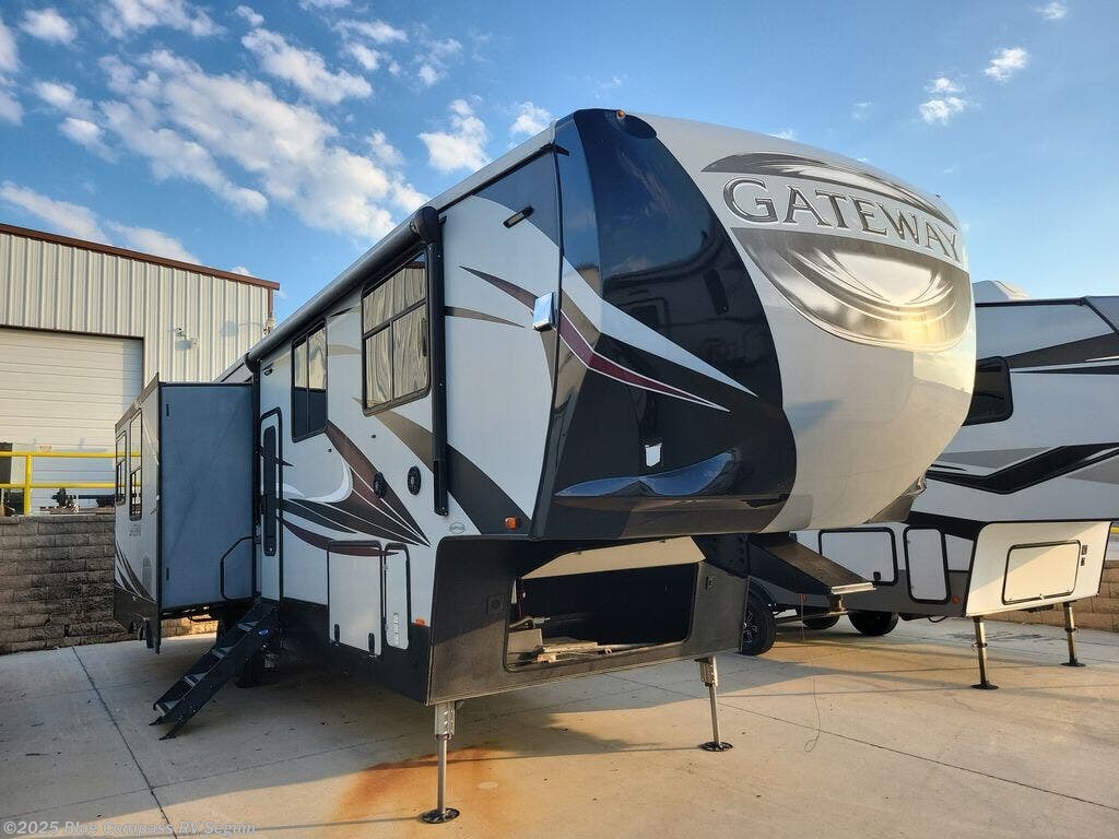 Used 2018 Heartland Gateway 3712 RDMB available in Seguin, Texas