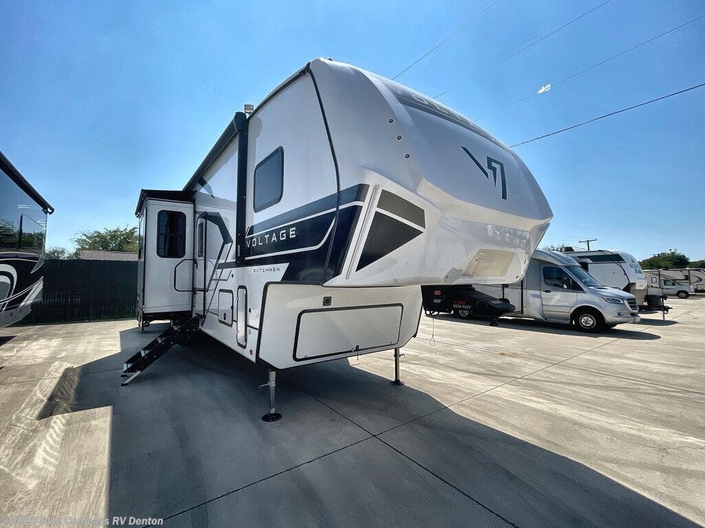 New 2025 Dutchmen Voltage V-Series 3600 available in Denton, Texas