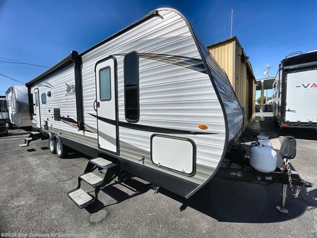 Used 2020  Jayco Jay Flight SLX Western Edition 285RLSW by Jayco from Blue Compass RV Sacramento in Rancho Cordova, CA