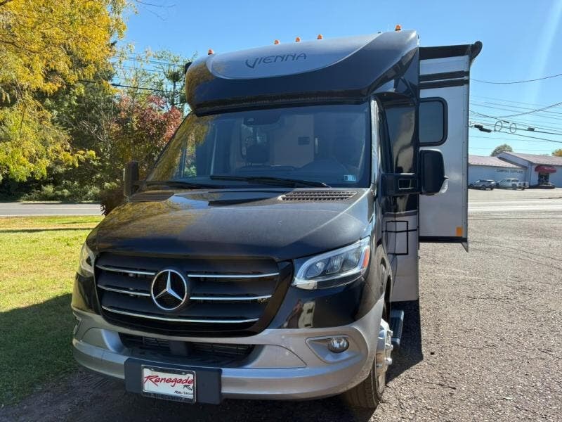 Used 2022  Renegade RV Vienna 25VRML by Renegade RV from Fretz RV in Souderton, PA
