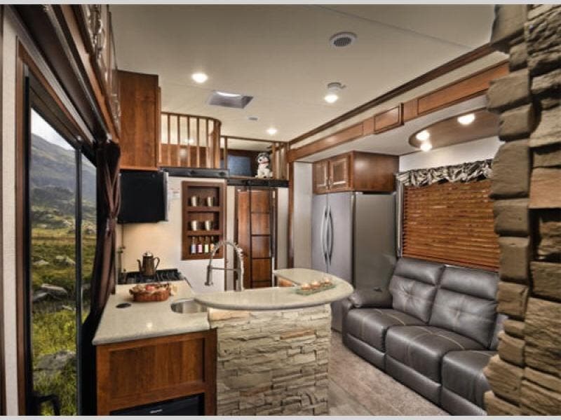 Used 2018  Forest River Vengeance Touring Edition 40D12 by Forest River from Fretz RV in Souderton, PA