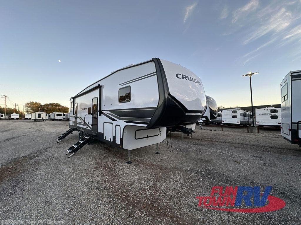 New 2025 CrossRoads Cruiser 32BH available in Cleburne, Texas