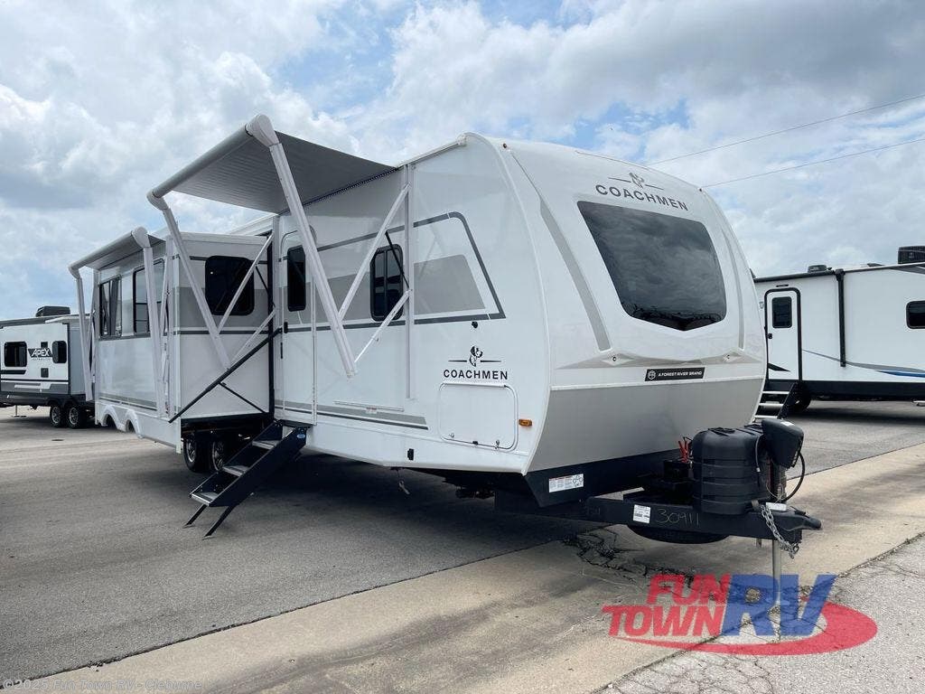 New 2025 Coachmen Freedom Express Ultra Lite 326BHDS available in Cleburne, Texas