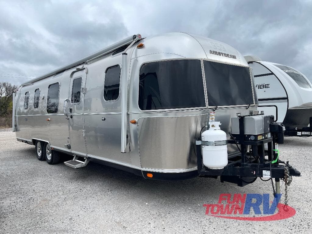 Used 2020 Airstream  Queen Series 33FB QUEEN available in Cleburne, Texas