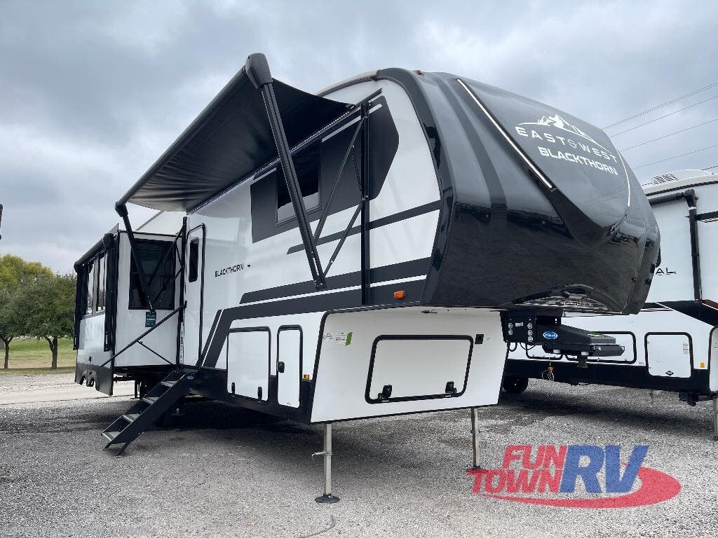 Used 2024 East to West Blackthorn 3700BH-OK available in Cleburne, Texas