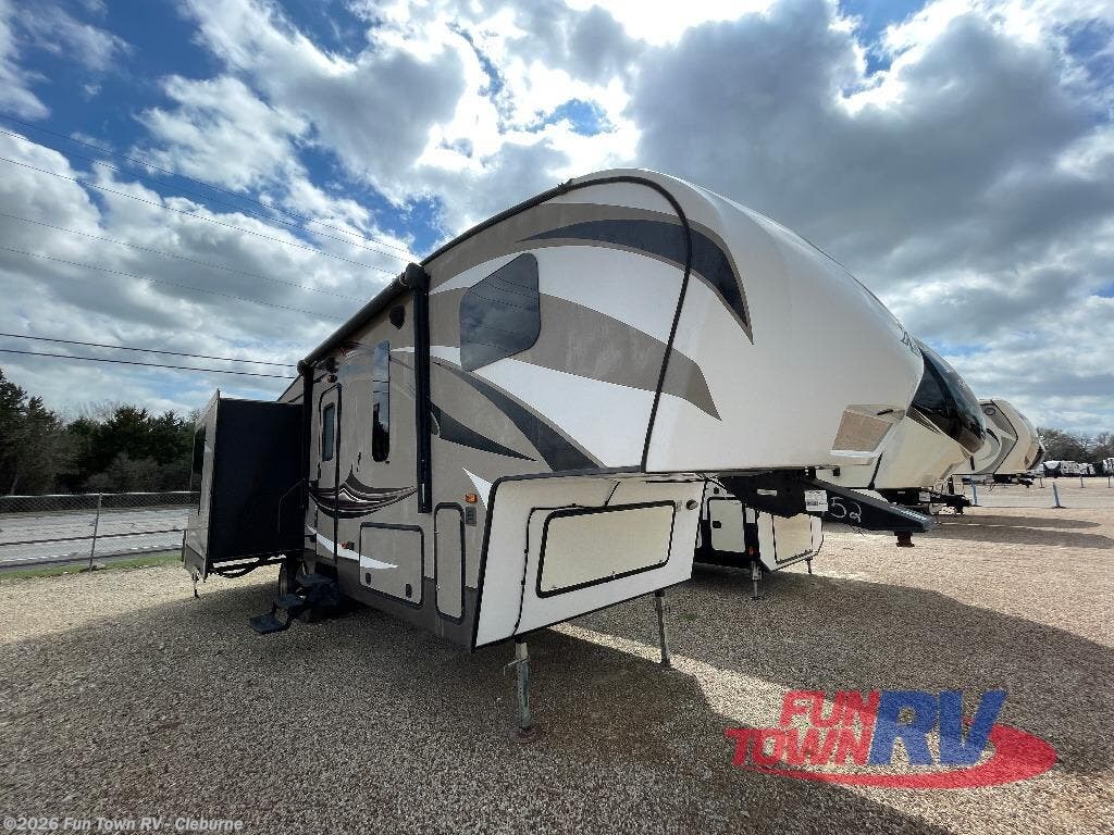 Used 2016 Keystone Cougar X-lite 28SGS available in Cleburne, Texas
