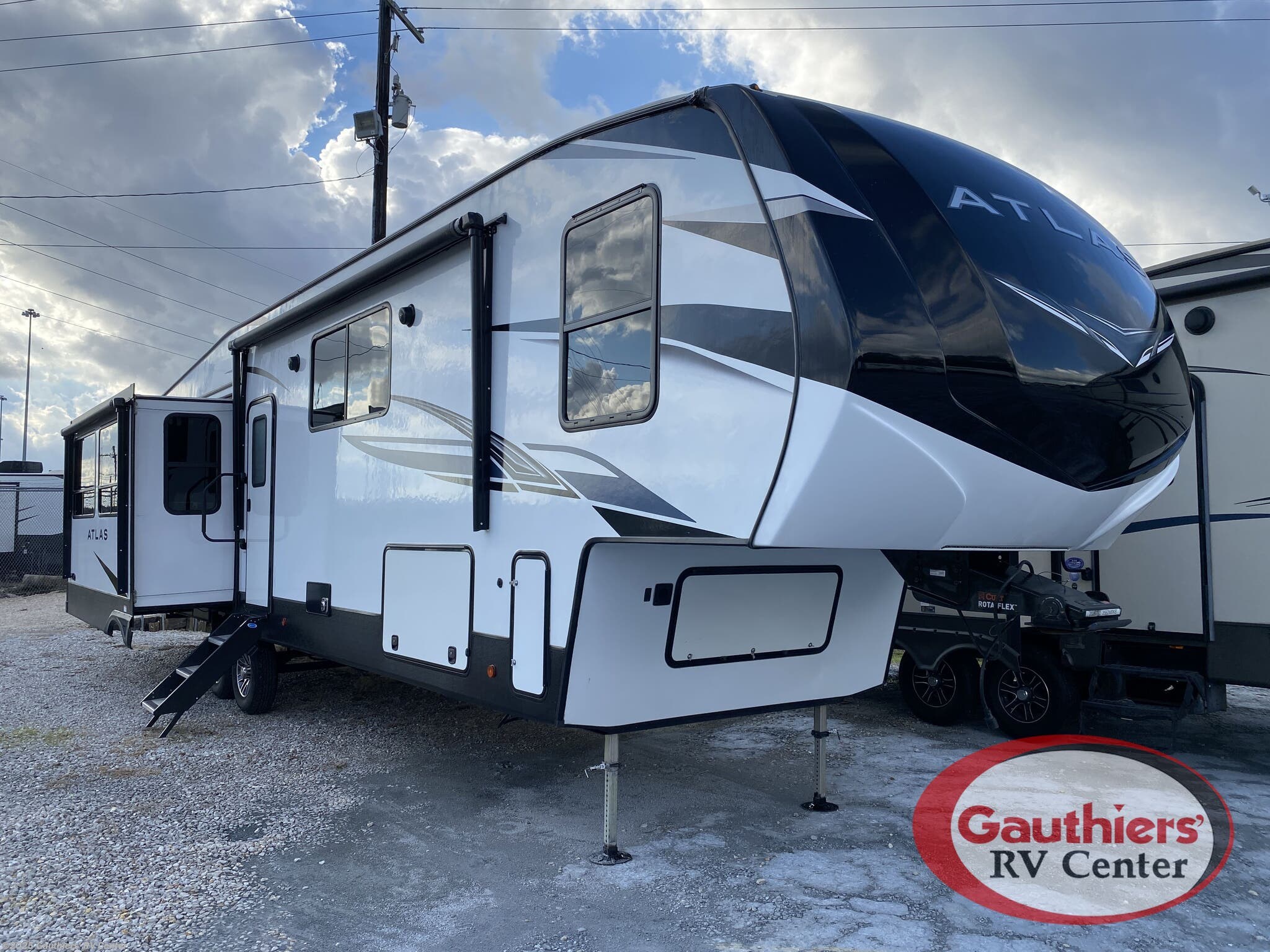 New 2022 Dutchmen Atlas 3552MBKB available in Scott, Louisiana