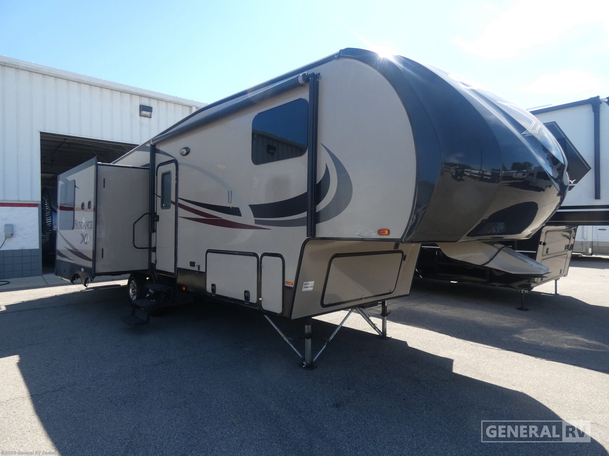Used 2015 Heartland Sundance XLT 285RL available in Brownstown Township, Michigan