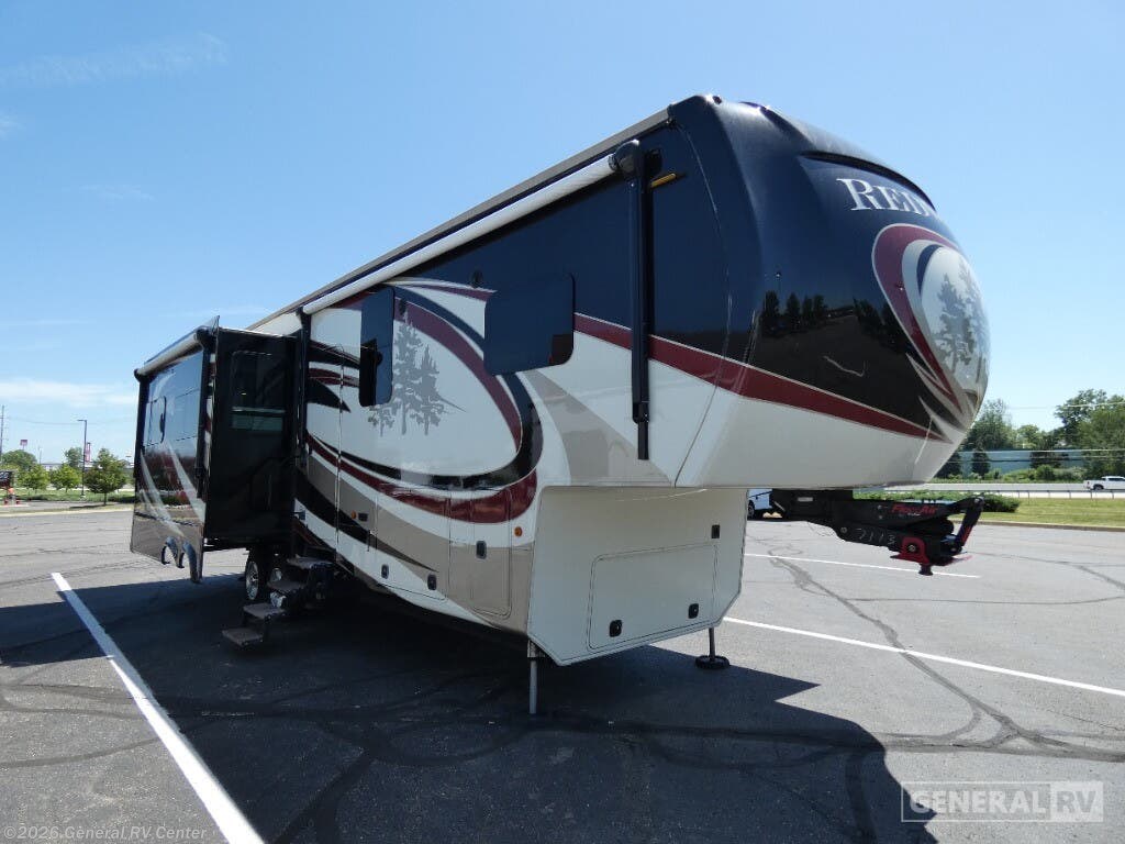 Used 2017 CrossRoads Redwood 3401RL--3SLDS available in Mount Clemens, Michigan