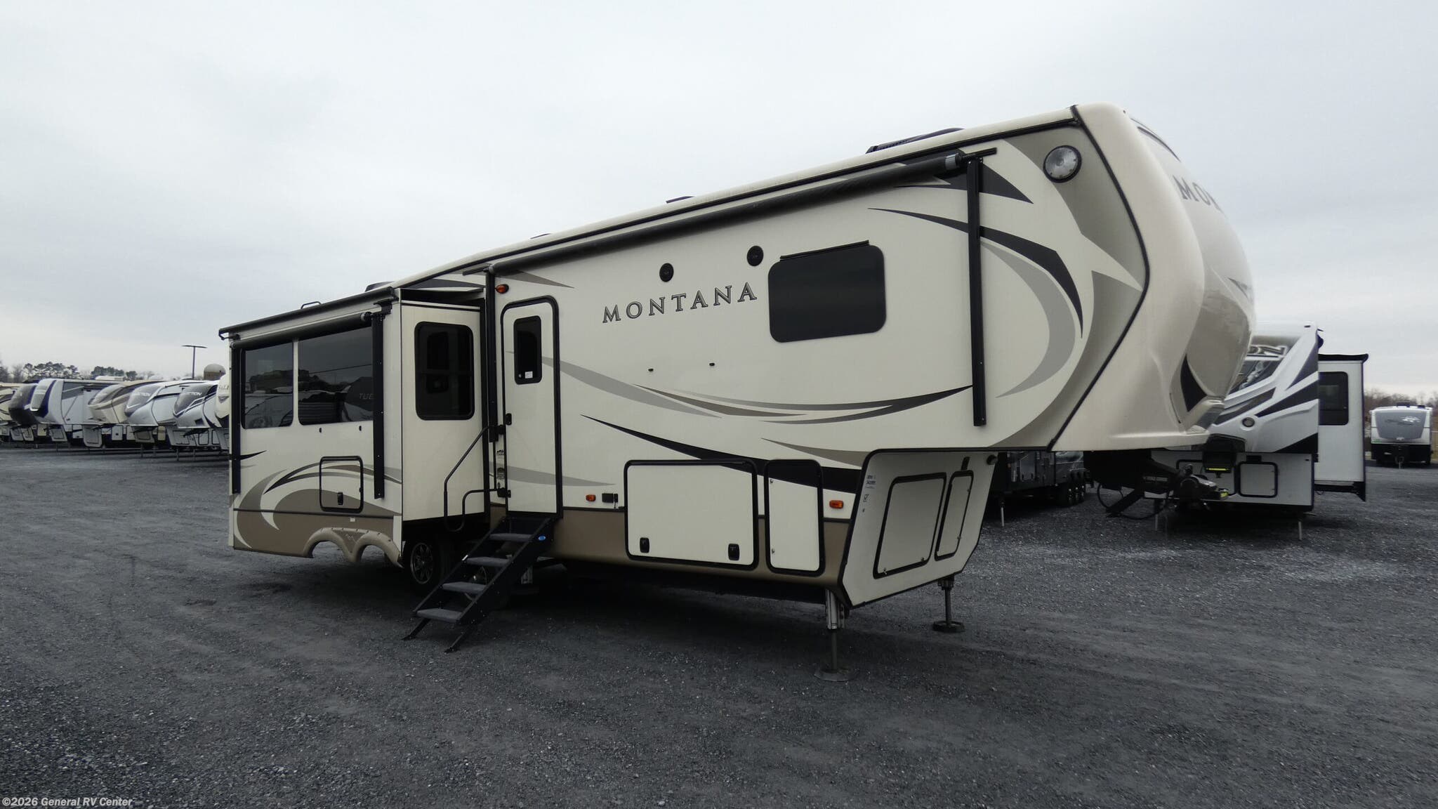 Used 2018 Keystone Montana 3121RL available in Elizabethtown, Pennsylvania