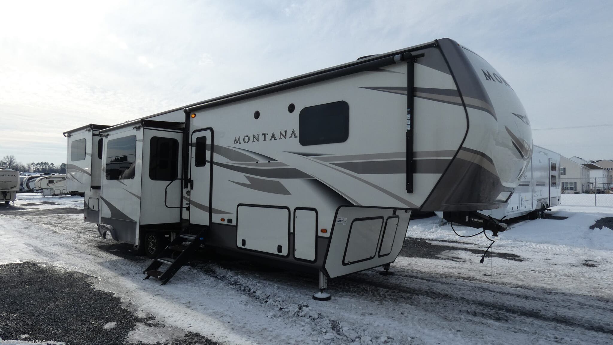 Used 2020 Keystone Montana 3791RD available in Elizabethtown, Pennsylvania