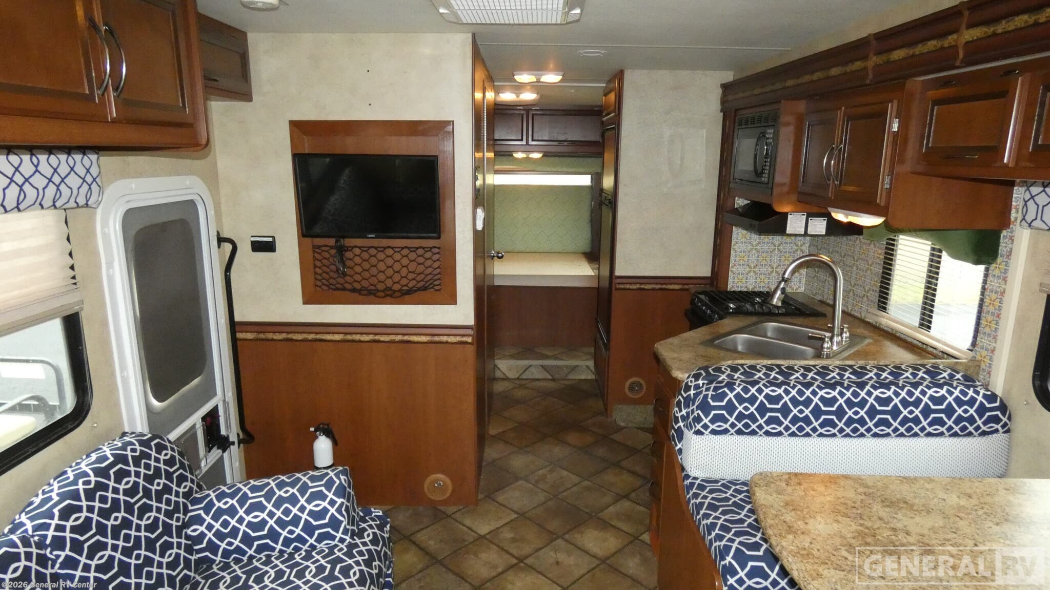 Used 2013 Thor Motor Coach Freedom Elite 28Z available in Elizabethtown, Pennsylvania