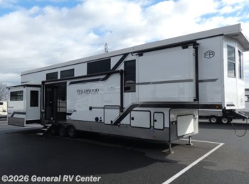 Used 2025 Forest River HERITAGE GLEN ROOST43 available in Elizabethtown, Pennsylvania