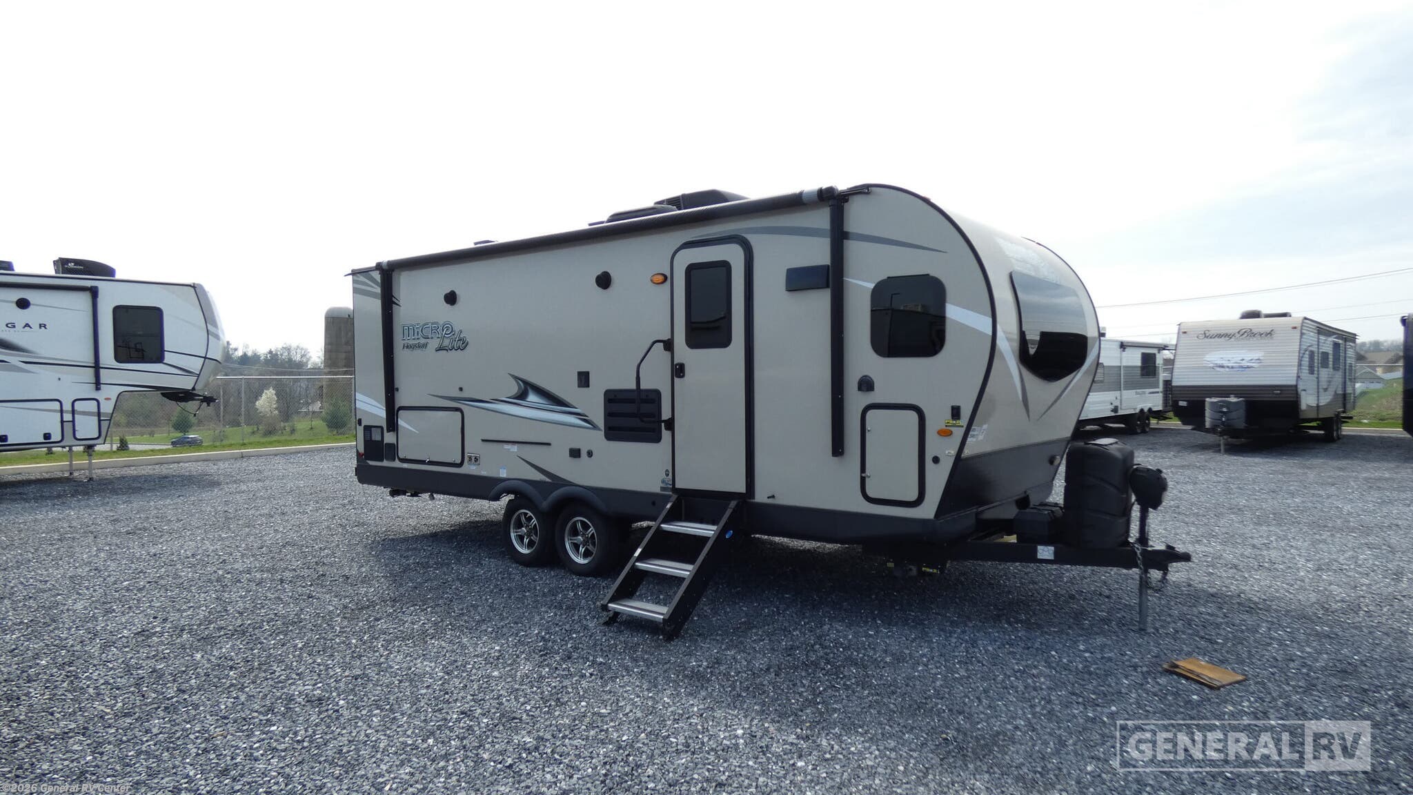 Used 2020 Forest River Flagstaff Micro Lite 25FKS available in Elizabethtown, Pennsylvania