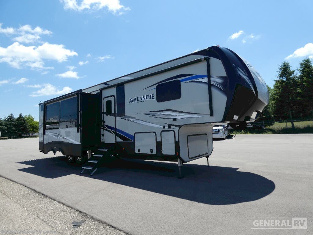 Used 2018 Keystone Avalanche 395BH-4SLD available in Wayland, Michigan