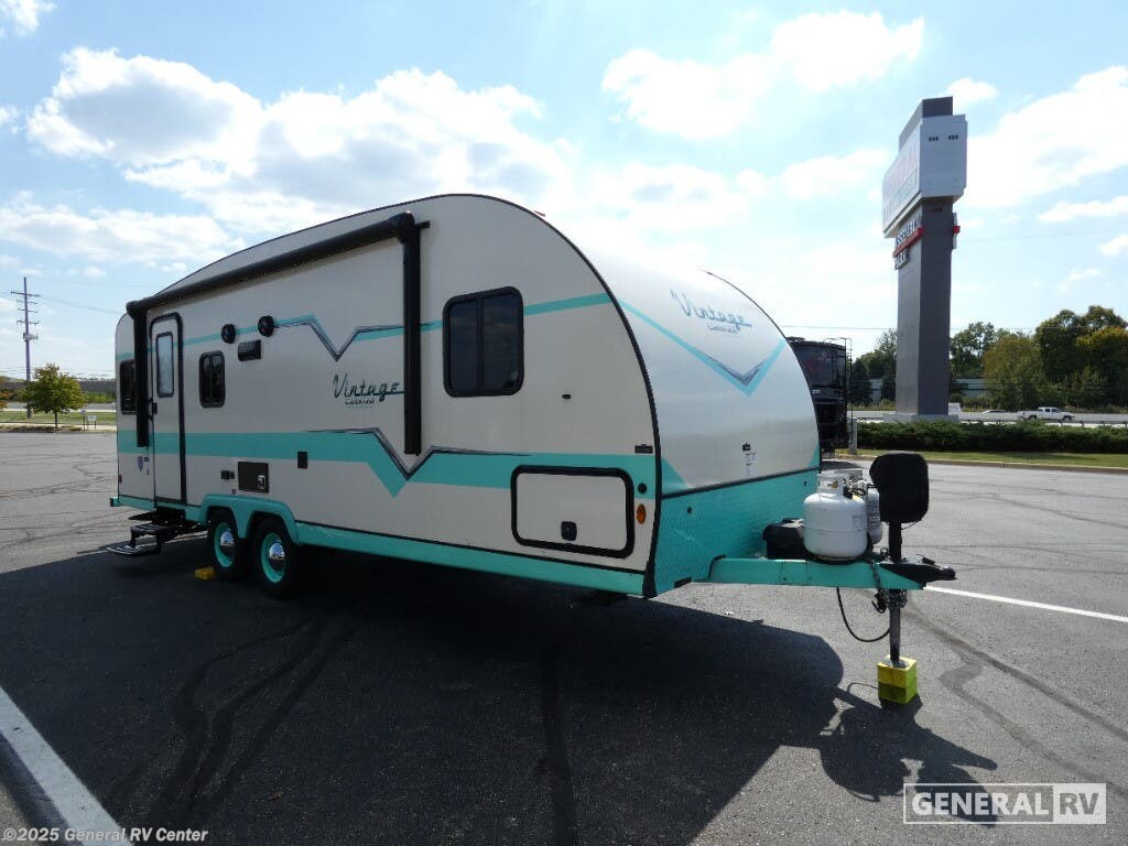 Used 2021 Gulf Stream  VINTAGE CRUSIER 23TWS available in Wixom, Michigan