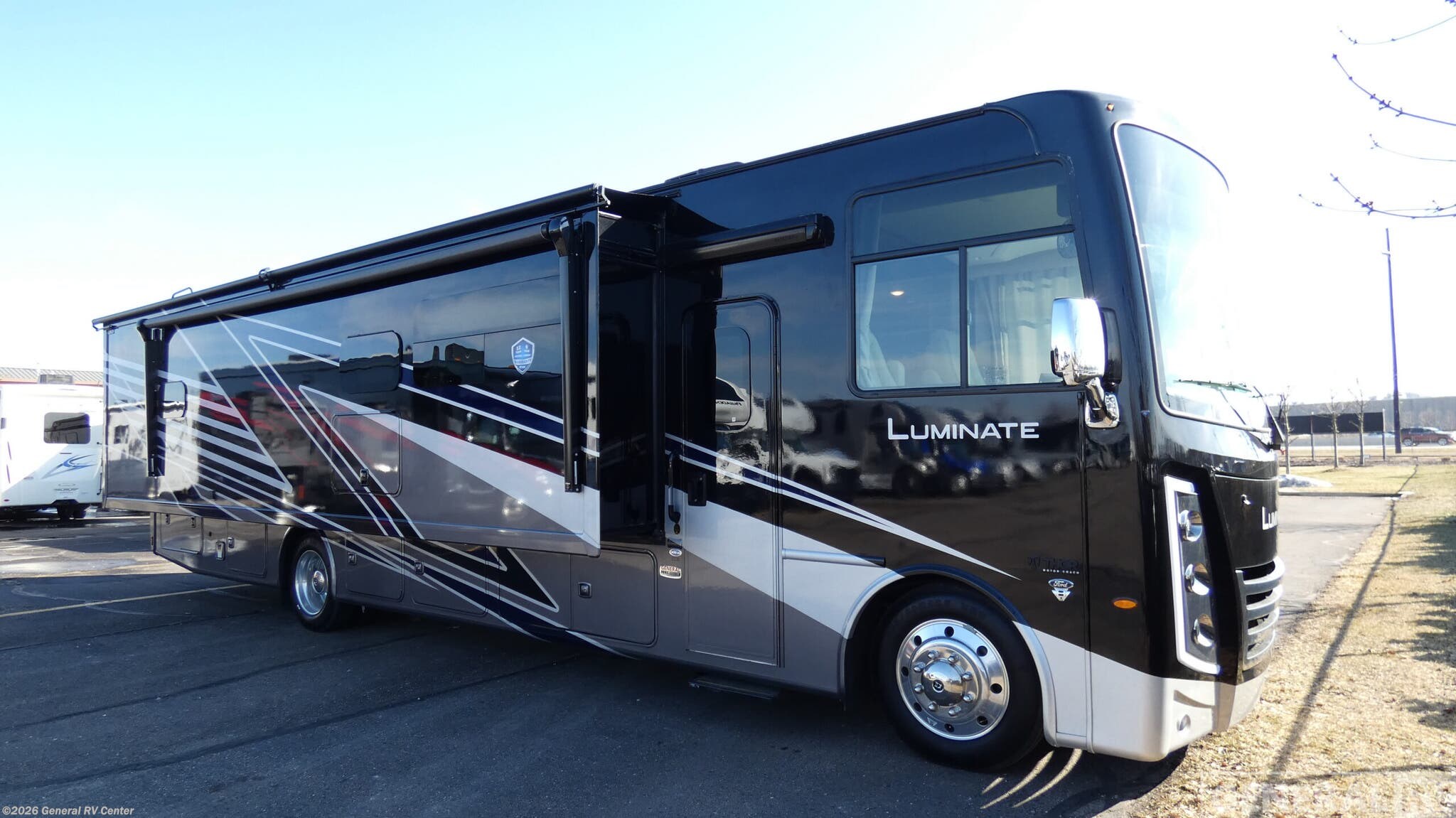 New 2026 Thor Motor Coach Luminate CC35 available in Wixom, Michigan